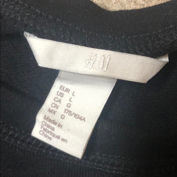 Black sweatshirt with gold bow on it very pretty - Picture 3 of 3